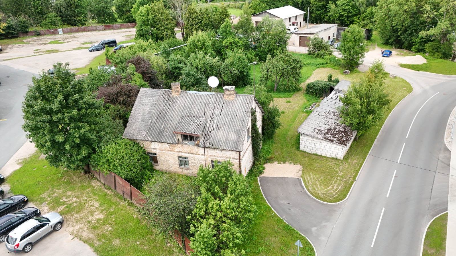 Renovējama 4 dzīvokļu māja Siguldā