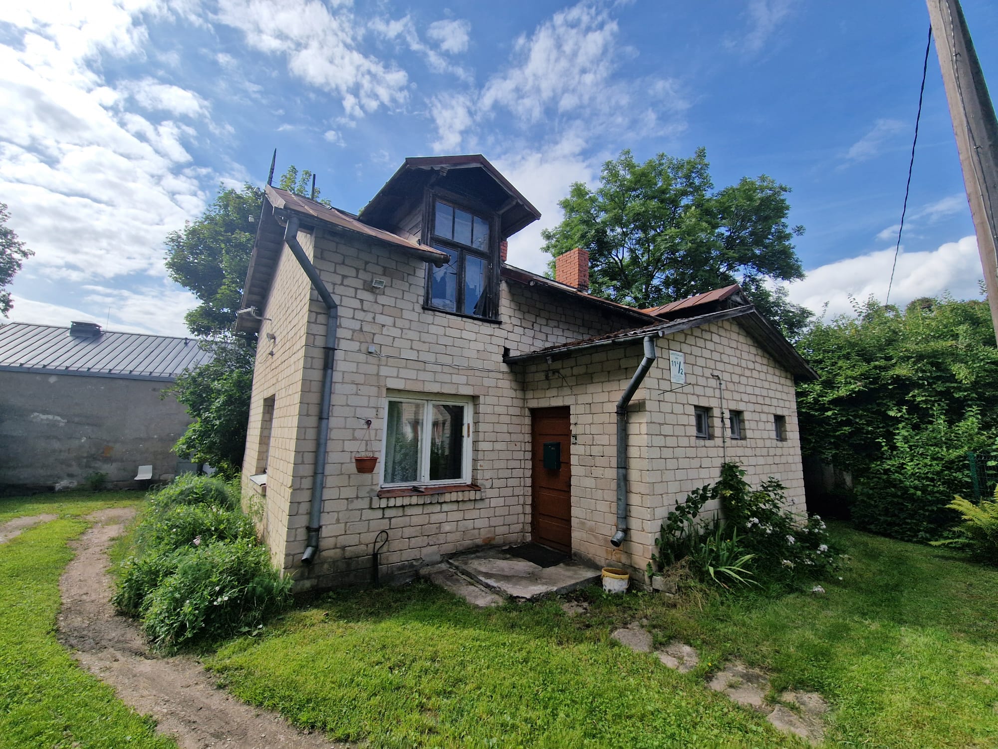 Renovējama māja Siguldas centrā